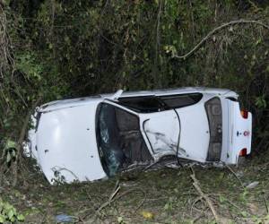 El vehículo cayó en una hondonada en la carretera que conduce a Pimienta, Cortés, norte de Honduras. Dos niños murieron producto del volcamiento.