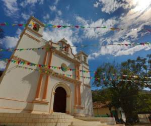 La iglesia del Corpus fue construida en 1950 y se menciona que se est deteriorando porque el lagarto desea salir de su túnel. (Crédito de foto David Romero / Honduras noticias)