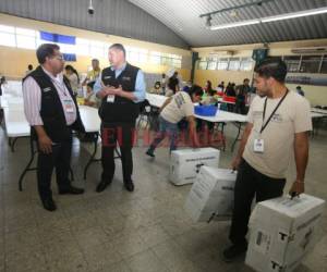 Las maletas electorales que contienen las ansiadas actas originales de cierre llegaron en un cien por ciento la tarde del martes al Infop. Fueron recibidas por funcionarios electorales, delegados de los partidos y por los observadores internacionales que aún se hallaban en el país.