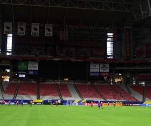 La H ya probó la impecable grama del estadio de la Universidad de Phoenix (Foto: Ronal Aceituno/OPSA)