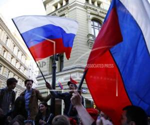 El verdadero entrenador dijo que no ha escuchado la canción, y que de todas formas no tiene tiempo de oírla. (Foto: AP)