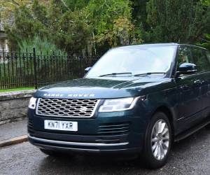 El príncipe William, de 40 años, segundo en la línea sucesoria al trono, llegando junto a otros miembros de la familia.