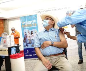 <span class=mln_uppercase_mln>Los especialistas advierten que la subvariante BA.2 de ómicron estaría causando esta nueva oleada de contagios porque es altamente contagiosa.</span>