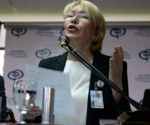 La fiscal general, Luisa Ortega, se ha convertido en la piedra en zapato de Nicolás Maduro.