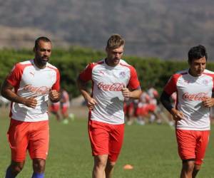 Fabio de Souza, Walter García y Israel Fonseca durante un entrenamiento con Olimpia (Foto: Juan Salgado/OPSA)