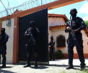 Colonia del Valle. Se allanó la casa que según la Policía era la que utlizaba la banda para planificar actividades y reuniones de placer.
