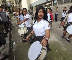 La banda marcial realiza unas prácticas previo a sus presentaciones para deleitar al público en los festejos. Foto: Marvin Salgado/El Heraldo.