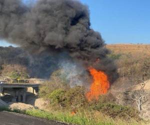 Tras el estallido, autoridades mantienen el resguardo del área para mitigar riesgos.