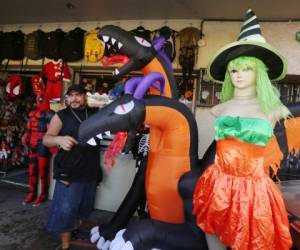 El negocio de Novedades Americanas es uno de los pocos comercios que ofrecen mercadería para Halloween. Foto: Efraín Salgado/EL HERALDO.