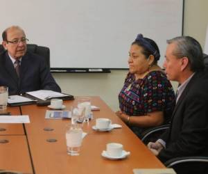 La ganadora del Premio Nobel de la Paz sostuvo una reunión con el comisionado de los Derechos Humanos, Roberto Herrera.