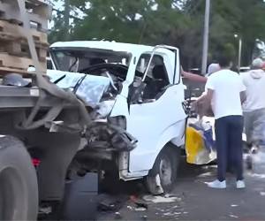 Vendedor de lácteos perdió la vida al chocar con una rastra en la carretera a Olancho.