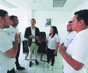 Los estudiantes beneficiados se comprometen a realizar labores de voluntariado.