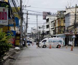 En total, entre jueves y viernes, explotaron 11 bombas en las cinco provincias del sur de Tailandia, especialmente en las turísticas localidades costeras de Hua Hin y Phuket.