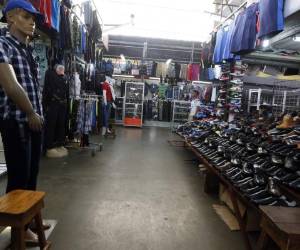 Desolados lucieron los principales pasillos del mercado La Isla. Foto: Marvin Salgado