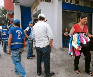 Varios vendedores fueron desalojados este miércoles de las avenidas del centro. (Foto: Fredy Rodríguez)