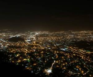 La incorrecta orientación y distribución de la iluminación en Tegucigalpa inhibe la observación magnitud.