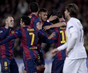 Los jugadores del Barcelona celebran el gol de Lionel Messi que empataba el juego ante el PSG.