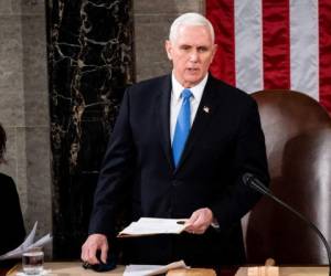 El vicepresidente Mike Pence preside una sesión conjunta del Congreso para certificar los resultados del Colegio Electoral de 2020 el 6 de enero de 2021 en Washington, DC. Foto: Agencia AFP.