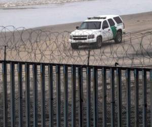 Los migrantes fueron detenidos por la Patrulla Fronteriza, posteriormente fallecieron. Foto: Agencia AFP