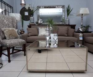 Los muebles que incorporan espejos en su diseño son la tendencia de este 2016. A. Veranda.