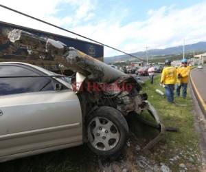 Una presentadora de televisión sufrió un aparatoso accidente luego de intentar no atropellar a un perro que se le atravesó en el anillo periférico de Tegucigalpa. (Foto: El Heraldo Honduras, Noticias de Honduras)