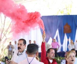 Más que una sesión parlamentaria, el Congreso Móvil parecía el escenario de un carnaval. Foto: Periodista Francisco Mejía.