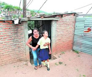 Este es el humilde hogar en el que Sabini Nicol Aguilar Mejía convive con su madre Francelia Mejía en la colonia Villa Nueva de la capital.