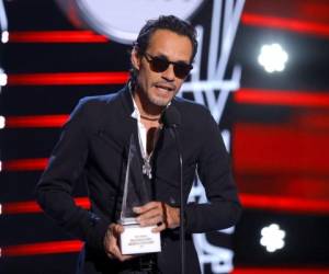 Marc Anthony acepta el Premio Internacional a la Excelencia Artística en el escenario durante los Premios Latinoamericanos de Música 2019 en el Dolby Theatre. Foto: Agencia AP.