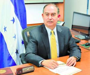 El embajador de Honduras en Washington, Jorge Milla, entregó la solicitud de ampliación del TPS a funcionarios de EE UU.