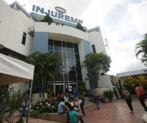 Al año esta institución percibe ingresos de 5,628,260,629 lempiras y eroga 3,898,981,000 lempiras.