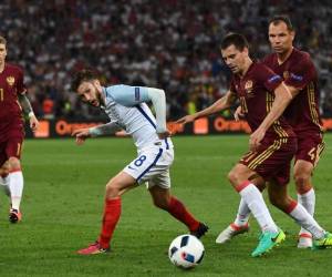 Las selecciones de Rusia e Inglaterra obtienen un punto por el empate a un gol en su primer partido del grupo B, foto: AFP.