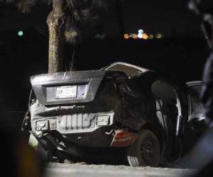Así de destruído quedó el automotor en el que se conducía el grupo de menores. (Foto: El País/ El Heraldo Honduras/ Noticias Honduras hoy)
