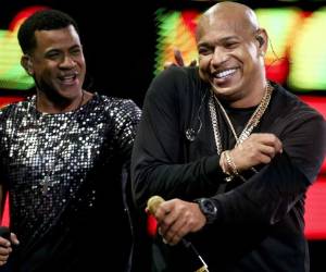 En esta foto del 22 de febrero del 2018, Randy Malcom y Alexander Delgado, del dúo cubano Gente de Zona, cantan en el Festival Internacional de la Canción de Viña del Mar, en Chile.