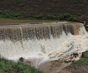 La represa Los Laureles se encuentra a 21.15 de su volumen máximo. Según autoridades del SANAA, subió un metro de altura.