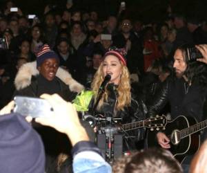 Según medios ingleses, la detención del hijo de Madonna ocurrió después de que algunos vecinos llamaran a la policía manifestando que el adolescente estaba “fumando” y en actitud violenta.