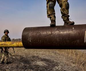 Según el jefe de la Alianza transatlántica, el presidente ruso, Vladimir Putin, pretende “reforzar su ofensiva en el Donbás”, la región del este de Ucrania controlada ya en gran parte por los separatistas prorrusos, “manteniendo la presión sobre Kiev y otras ciudades”.