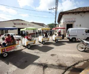Las calles y avenidas de Danlí ahora son recorridas por las familias a bordo del trencito de la felicidad. Fotos: Emilio Flores/EL HERALDO