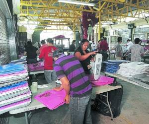 Todos los insumos que se emplearán para los próximos comicios están siendo trasladados a las bodegas del Infop, donde permanecen bajo resguardo por efectivos de las Fuerzas Armadas (Foto: El Heraldo Honduras/ Noticias de Honduras)