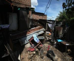 El techo de esta vivienda cayó sobre una familia a causa de las intensas lluvias.Foto:Efraín Salgado/EL HERALDO