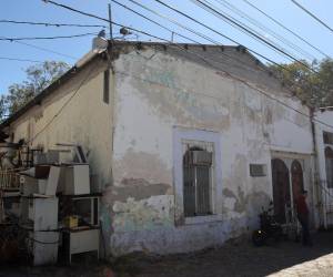 Los faroles de gas fueron el primer sistema de alumbrado público que iluminó calles y plazas de Tegucigalpa al final del siglo XIX, y fue en esta vetusta edificación donde inició la historia eléctrica de Honduras.