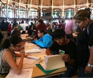 Los hondureños que están inscritos en el programa DACA podrían lograr su residencia permanente.