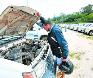 Los carros de lujo del Estado siguen en el Campo de Parada Marte.