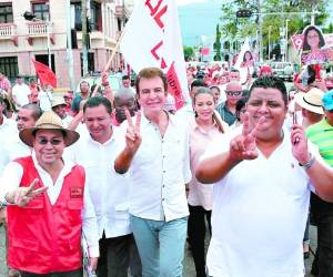 Salvador Nasralla tuvo una nutrida marcha en el atlántico del país.