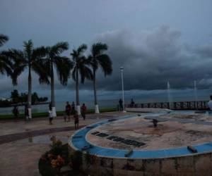 El centro de Franklin seguirá avanzando a través de la península de Yucatán y perdiendo fuerza durante el trayecto hasta desembocar de nuevo al mar por la bahía de Campeche. (Foto: AFP/ El Heraldo Honduras/ Noticias de Honduras)