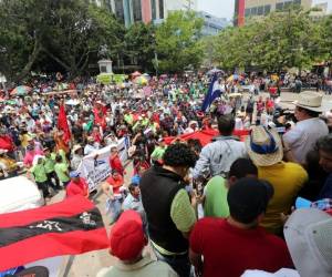 En la Plaza Central concluyó la marcha por el Día del Trabajo, donde se congregaron los participantes, foto: David Romero/ El Heraldo.