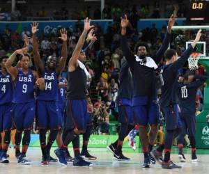 El equipo de baloncesto de Estados Unidos celebró su triunfo al imponerse 96-66 a los serbios en la final del torneo de los Juegos Olímpicos de Rio-2016, foto: AFP.
