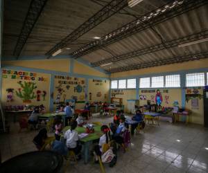 El kinder Regina Cáceres cuenta con dos aulas con diseño básico. Según el ministro de Educación, Daniel Sponda, los centros del país parecen cárceles.