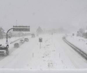 La nieve cubre la ruta interestatal 70, 6 de febrero de 2020, en Inglewood, Colorado. (Chelsea Self/Glenwood Springs Post Independent via AP)