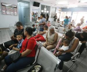 Al Cesamo de Villa Adela asisten al menos 200 pacientes a diario.