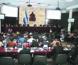 Los transportistas aseguraron que recolectarán más de 20,000 firmas para acompañar la iniciativa que entregarán al Congreso.